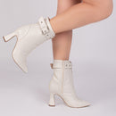 Bota cano médio - Salto taça - Salto alto 9 cm - detalhe em fivela/Feminino