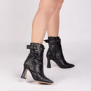 Bota cano médio - Salto taça - Salto alto 9 cm - detalhe em fivela/Feminino