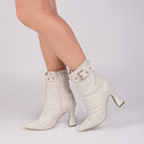 Bota cano médio - Salto taça - Salto alto 9 cm - detalhe em fivela/Feminino