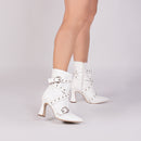 Bota cano médio - Salto taça - Salto alto 9 cm - Detalhes em fivelas e ilhós/ Feminino